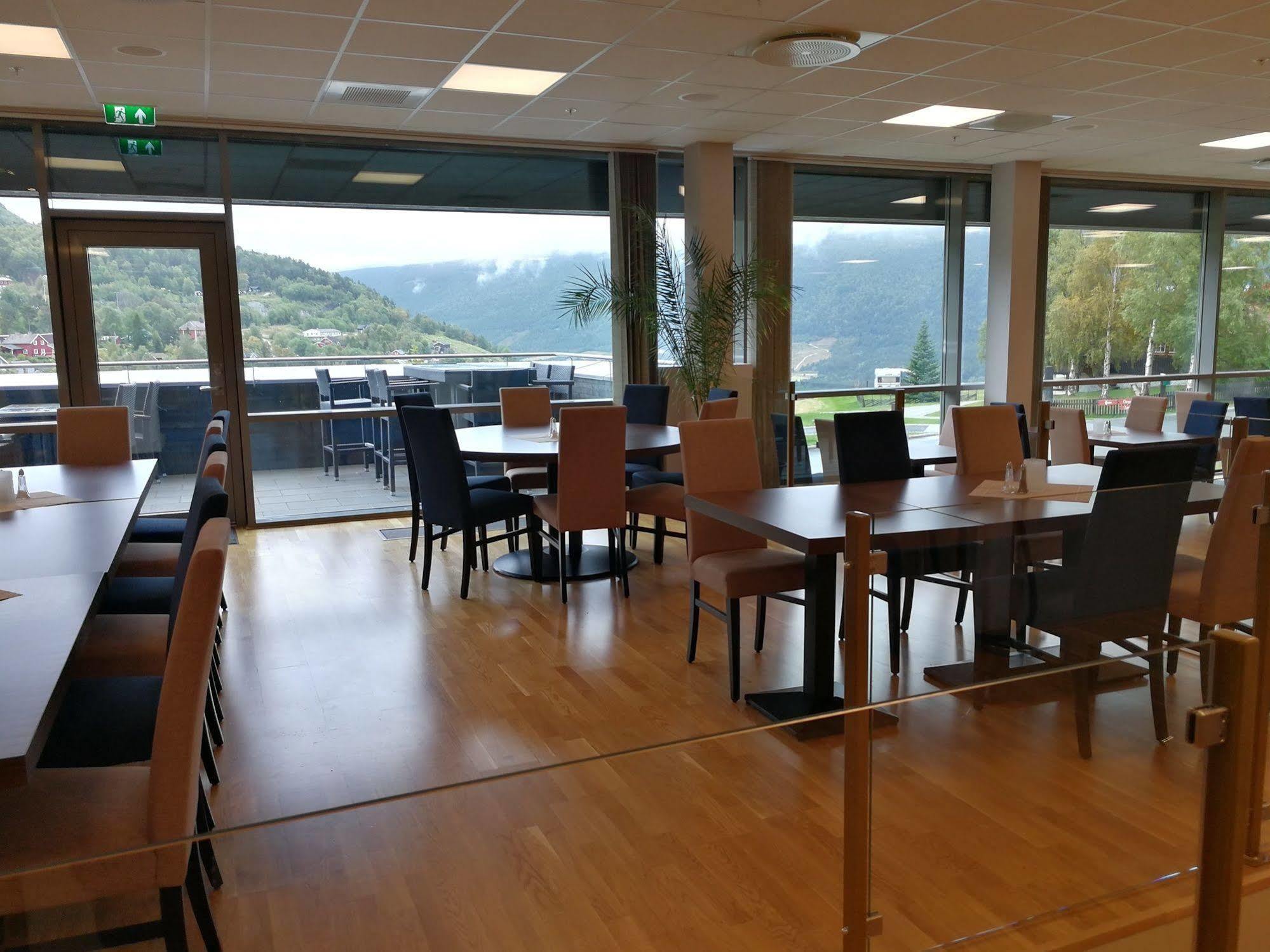 Dombas Hotel Ngoại thất bức ảnh